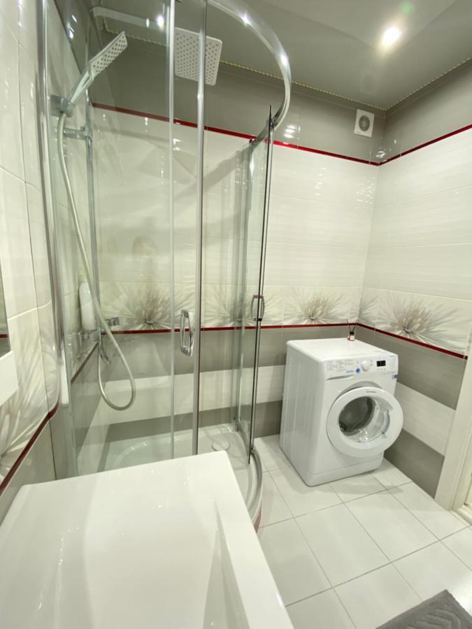 Two Bedroom Large Apartment In キシナウ エクステリア 写真
