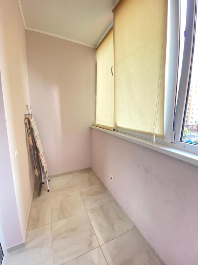 Two Bedroom Large Apartment In キシナウ エクステリア 写真
