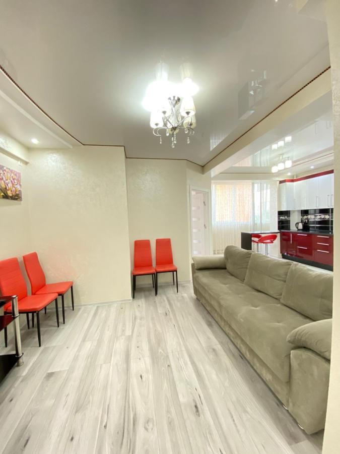 Two Bedroom Large Apartment In キシナウ エクステリア 写真