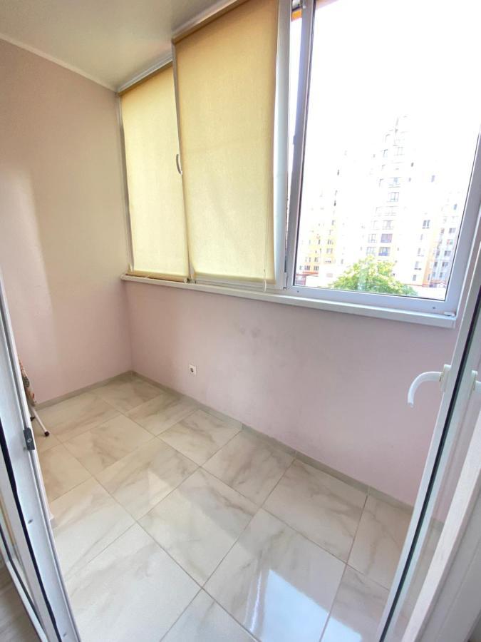 Two Bedroom Large Apartment In キシナウ エクステリア 写真