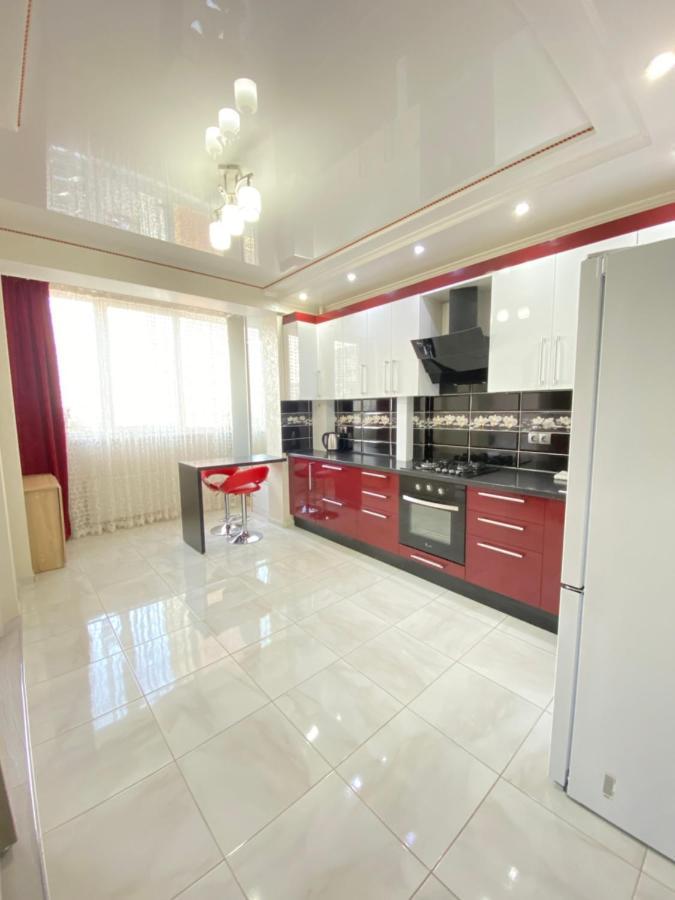Two Bedroom Large Apartment In キシナウ エクステリア 写真