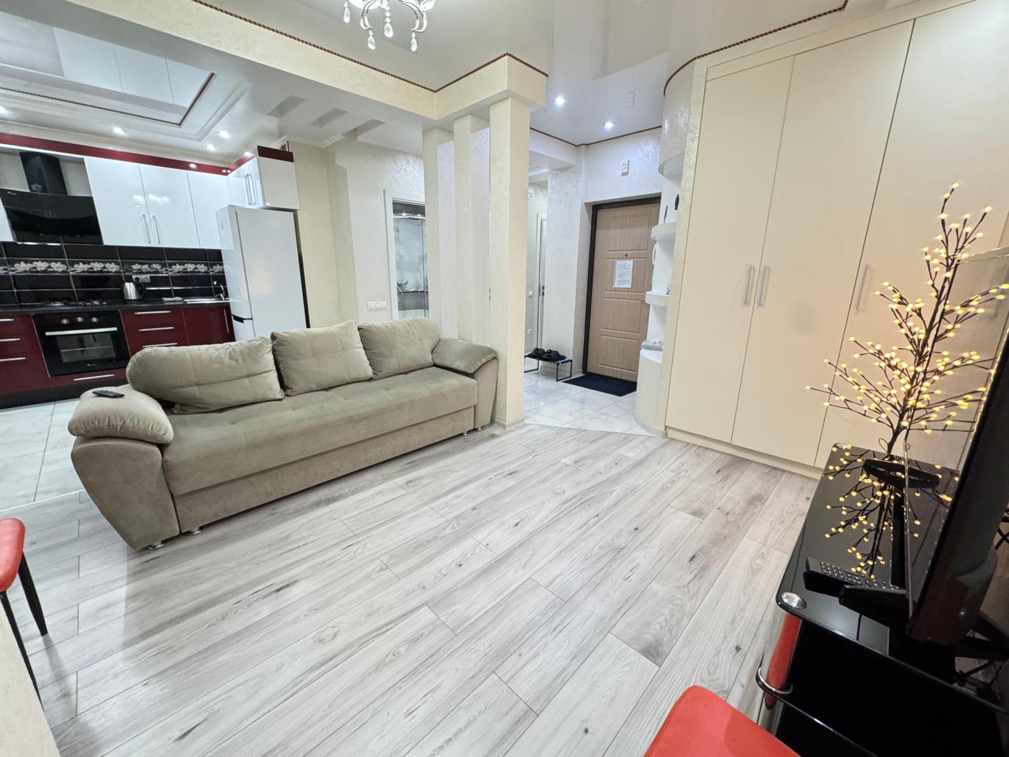 Two Bedroom Large Apartment In キシナウ エクステリア 写真