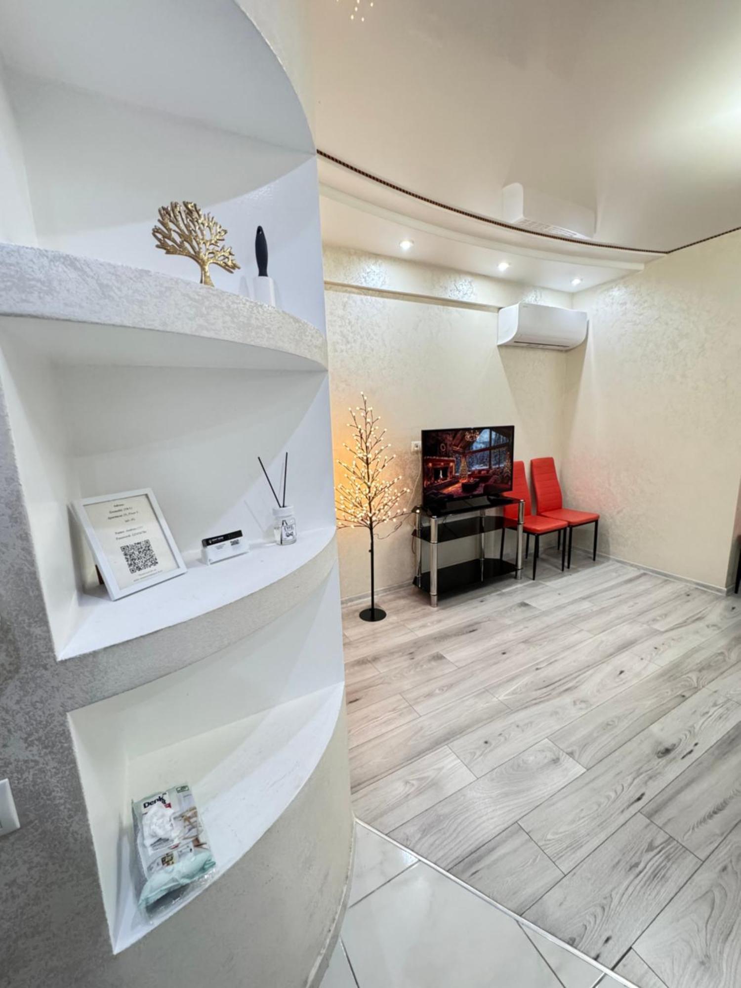 Two Bedroom Large Apartment In キシナウ エクステリア 写真