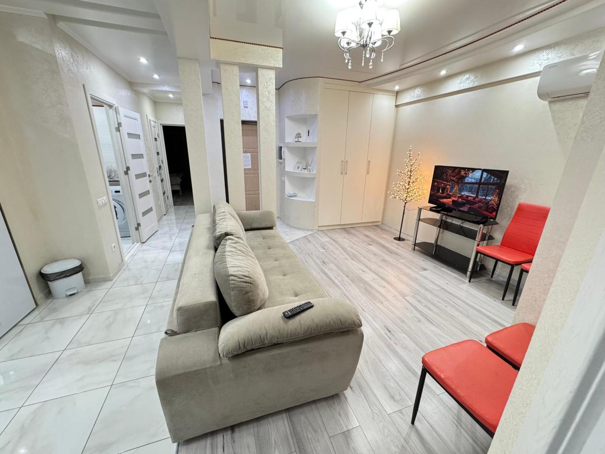 Two Bedroom Large Apartment In キシナウ エクステリア 写真